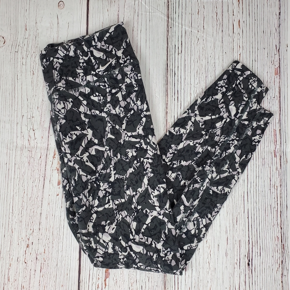 Nike black and white leggings
